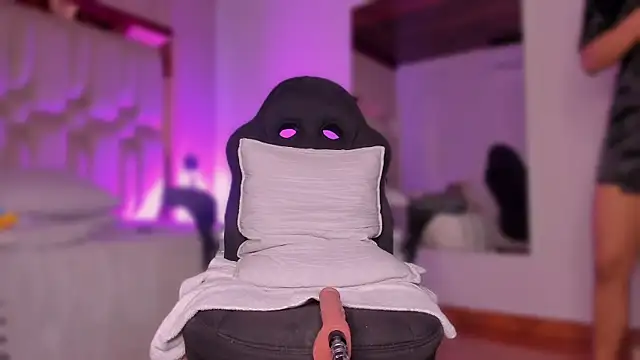 Emmily_Savage's Live XXX Chat