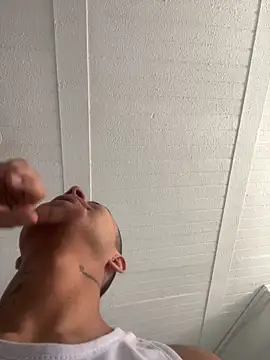 _Logan_Colton_ Pertunjukan Webcam