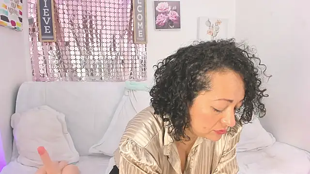 AnaDalila_Latina élő XXX-chatje