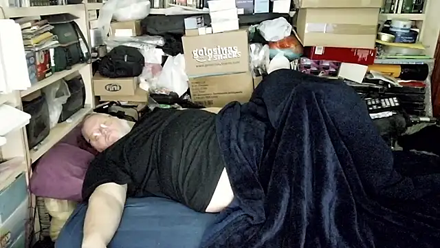 hadeszeuss2: διαδικτυακό σόου στην κάμερα