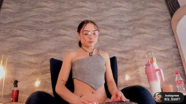 Chat +18 de Mia_Luxor ao vivo