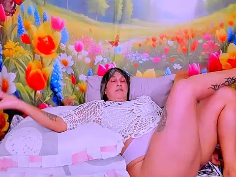 indianroxy's Live XXX Chat