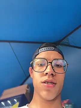 Show modela diegoand0911 na web-kameri