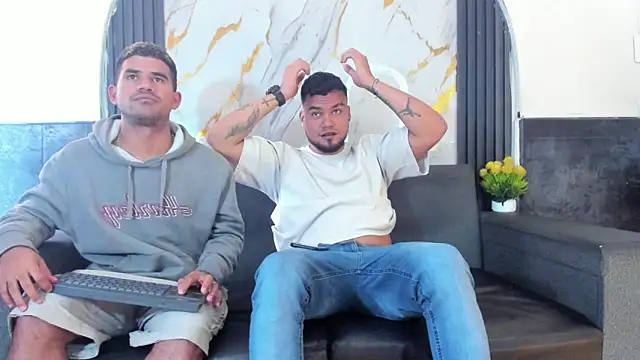 Latins_on_fire Show in webcam