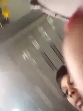 SQUITBOOTY live XXX chat