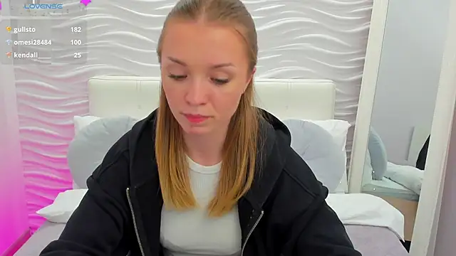 VirginOlly's Live XXX Chat