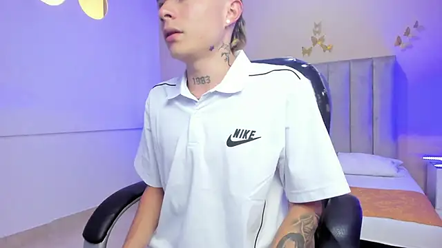 Show modela Nascary_Fox na web-kameri