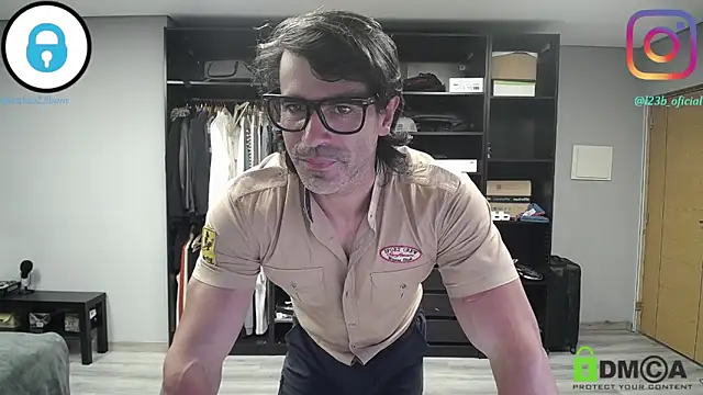 latinoo23bom's Live XXX Chat