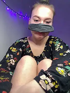 Mikki5P webkamerás műsora