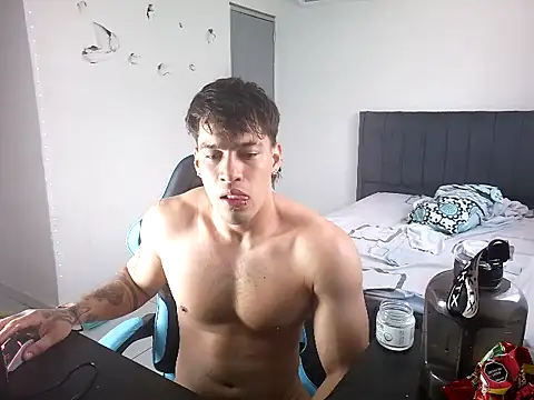 Show modela latin_party007 na web-kameri