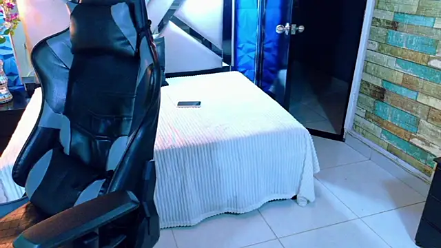 Онлайн чат XXX Cris_Judd