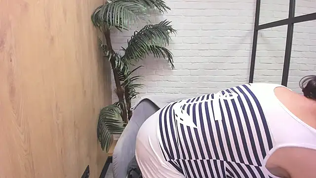 LindaPassionate Adlı Modelin Canlı XXX Sohbeti