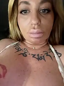 MiaMooly: онлайн-секс-чат