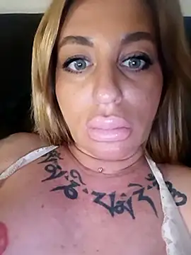 Онлайн чат XXX MiaMooly