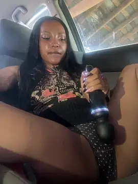 Pokazy przed kamerką – Queenkimi777