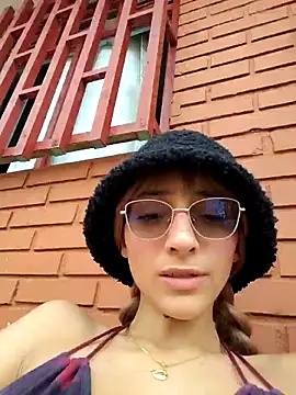 Dani-peggin Chat XXX live