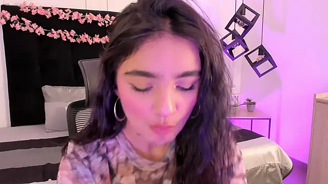 Abriil_cutee: онлайн-секс-чат