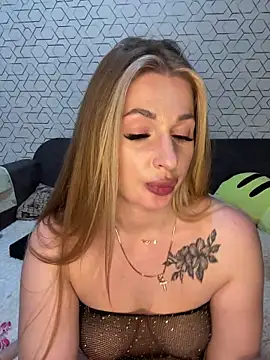 Živý XXX chat Tatti-Go