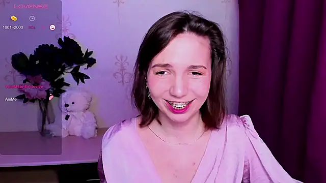 Czat XXX na żywo – KindHazelHere_