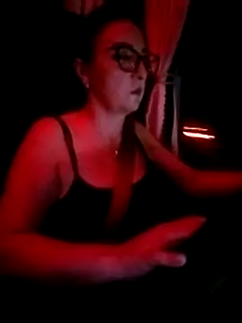 Milfa_nimfomana 现场XXX聊天