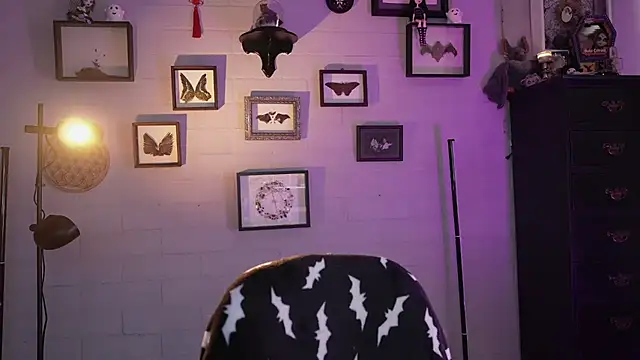 insania_9999_'s Live XXX Chat