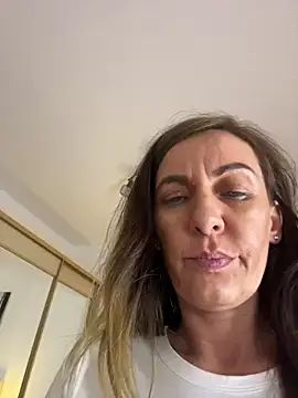 DivineAmely: онлайн-секс-чат