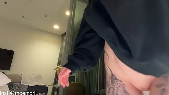 Golden_Aline Show in webcam