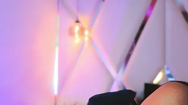 MeelFox: вебкам-шоу