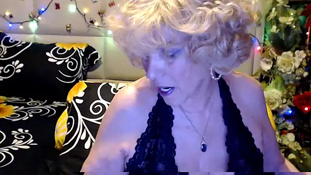 HappyWomanOn Chat XXX live