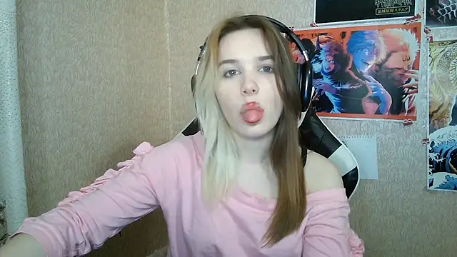 Chatroom XXX en direct de MilaTyan