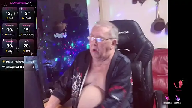 bebitzu: διαδικτυακό σόου στην κάμερα