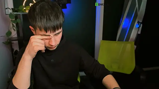 emil_lucky's Live XXX Chat