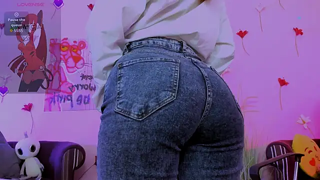 liana_kisses' Live XXX Chat