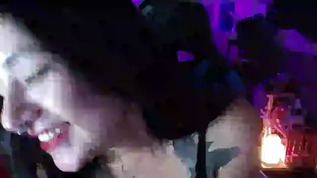 AngelaQueen_ Adlı Modelin Canlı XXX Sohbeti