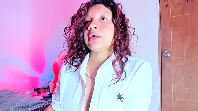 Emily_Coper18 Adlı Modelin Canlı XXX Sohbeti