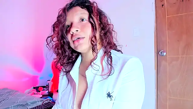 Emily_Coper18 Live XXX-Chat