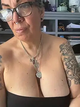 dieseldame1313 élő XXX-chatje