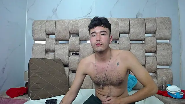 KathyAiden Show in webcam