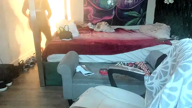 mzpretty444's Webcam Show