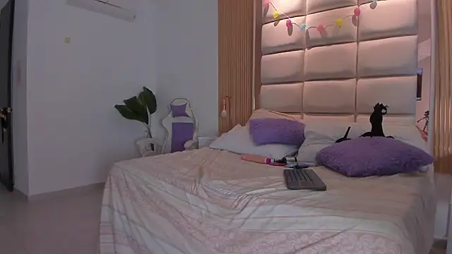 Taylor_Royal_ live XXX chat