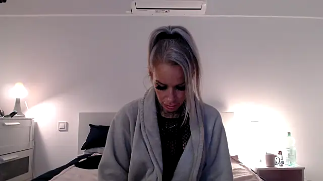 Sophie-Logan-Ink's Live XXX Chat