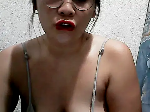 tinypusie's Live XXX Chat