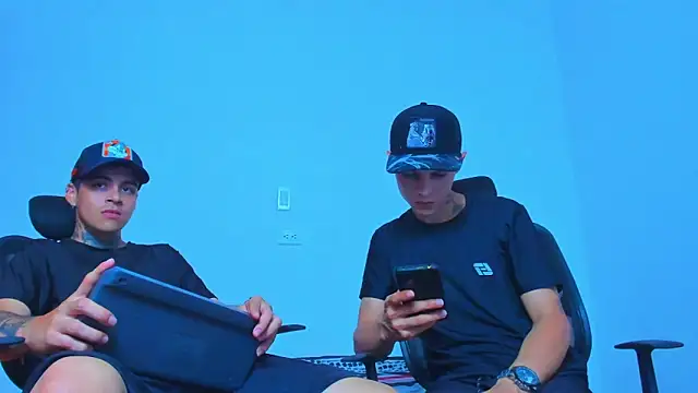 Thomas-Wil Adlı Modelin Canlı XXX Sohbeti