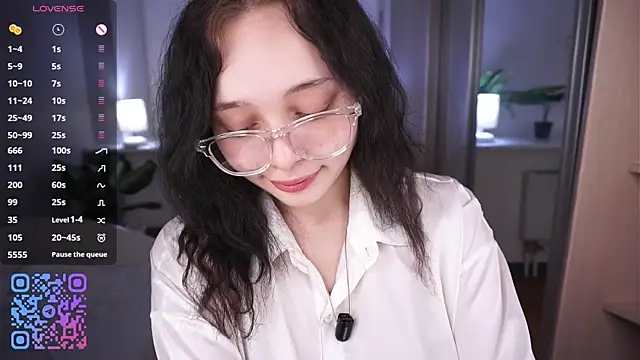 HannaHayles Adlı Modelin Canlı XXX Sohbeti