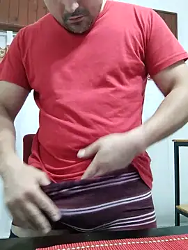 Bradd_32: διαδικτυακό σόου στην κάμερα