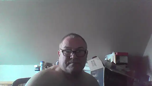 mkestr69: διαδικτυακό σόου στην κάμερα