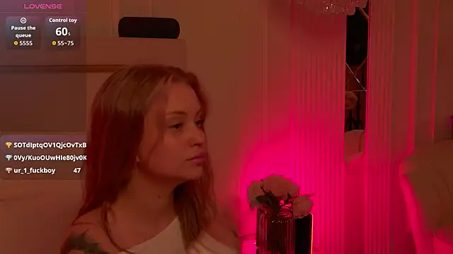 MollyHilton: онлайн-секс-чат