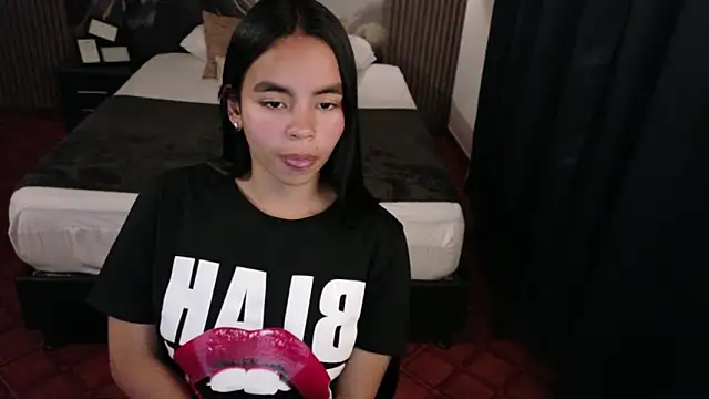 Chatroom XXX en direct de SofiaMante_