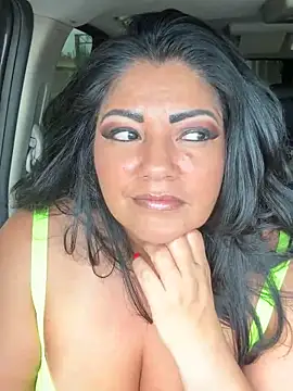 thickbustymami's Webcam Show