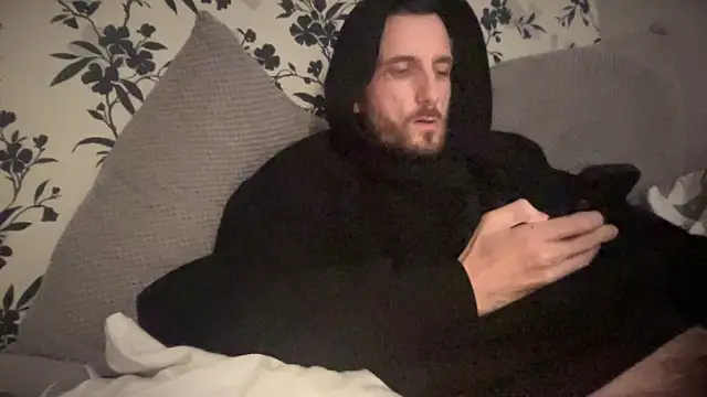 Big8inchUncutCock live XXX chat